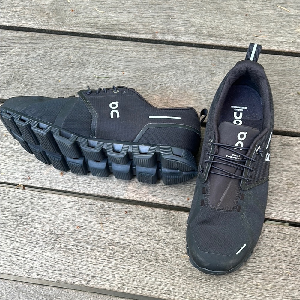 On Running Black Athletic Shoes with CloudTec Sole